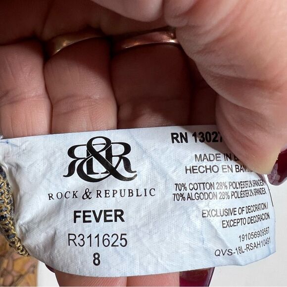 Rock & Republic Style “Fever”Slip On Blue Jean Shorts Mid-Thigh Cuffed - Picture 3 of 4